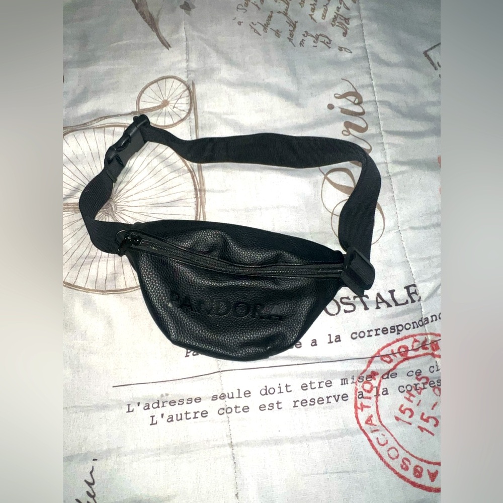 New‎ PANDORA Fanny pack